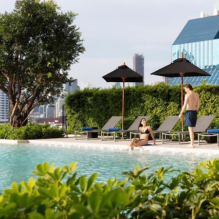 ホテル Ascott Embassy Sathorn バンコク都 エクステリア 写真 The swimming pool at the hotel